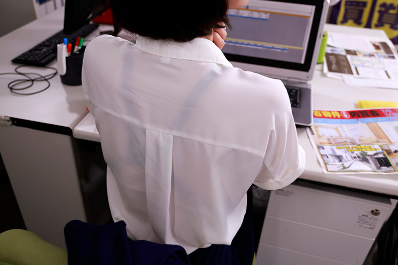 「私、競泳水着好きでごめんなさい…」 いつも競泳水着を着て興奮しています 服の下に水着を着て働くOL 宮城りえ サンプル 10