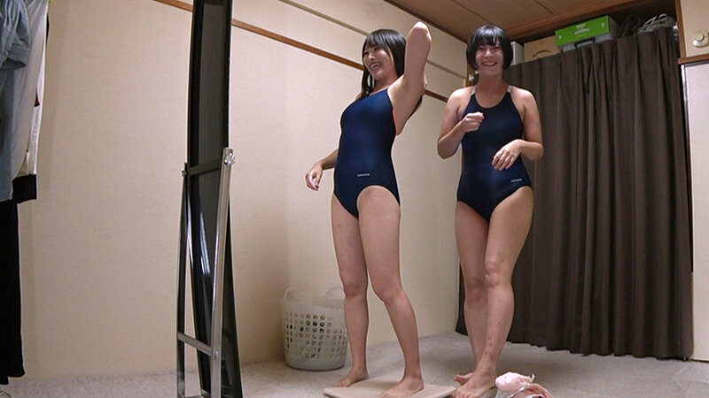 春原未来×乃木蛍 姉御の個撮 神レズスク水 女が自らカメラを持ち可愛い女子の水着姿をじっとり撮影！親父の個撮ゆずりのハミ毛、ジョリワキ等のフェチ接写はもちろん女に撮られる恥ずかしい放尿やローション密着やレズSEXを完全着衣で楽しむレズハメ撮りAV サンプル 7