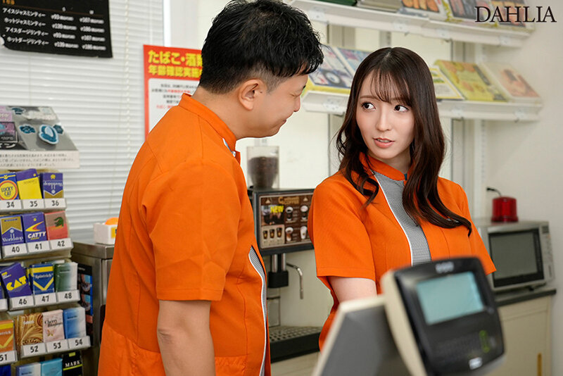 私は時給1500円でずっとイっていますドS変態店長にクリ吸い玩具を仕込まれてコンビニバイト中、連続陰核絶頂した人妻 小花のん サンプル 1