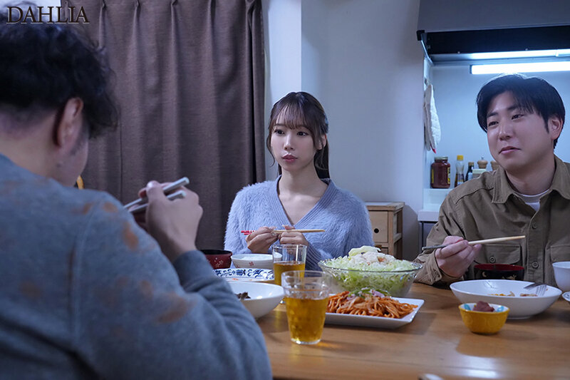 「女に興味ない」と言い続ける32年間『彼女無し』の友人に妻を1泊2日預けたら、不眠不休で11発中出しされて帰ってきた-。 与田りん サンプル 1