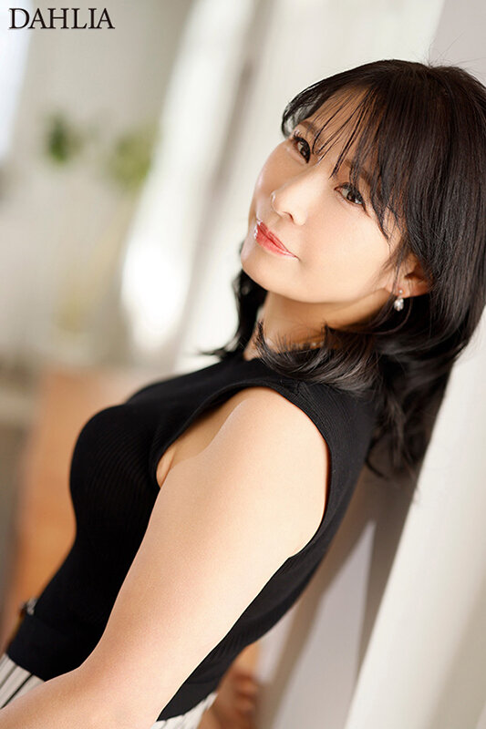 今日は私の休妻日ー。「40代のこんなおばさんでもAVに出演できますか―。」本物人妻 石田紗季 46歳AV Debut サンプル 1