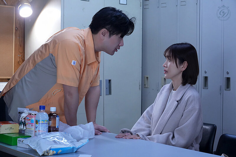 「盗んでないなら脱いでみろ。」隅から角まで探られた万引き妻 角奈保 サンプル 1
