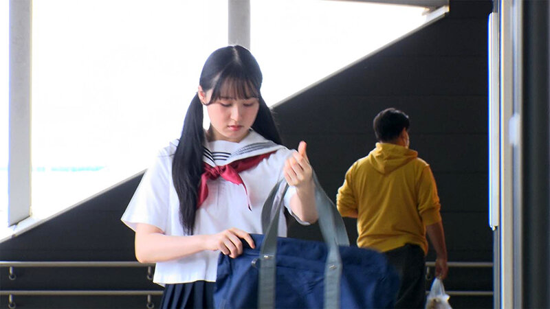 完全着衣内アングル！先端が自在に動くファイバースコープで敏感な乳首を責められ恥ずかしがりながらも感じてしまうセーラー服ちっぱい美少女 川上しずく サンプル 2
