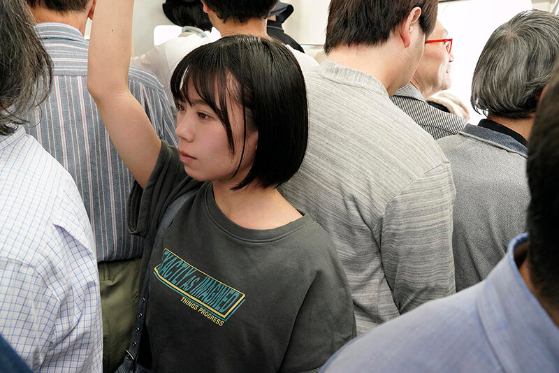 完全着衣内アングル！先端が自在に動くファイバースコープで敏感な乳首を責められ恥ずかしがりながらも感じてしまう私服小柄ちっぱい美少女 雨宮あや花 サンプル 2