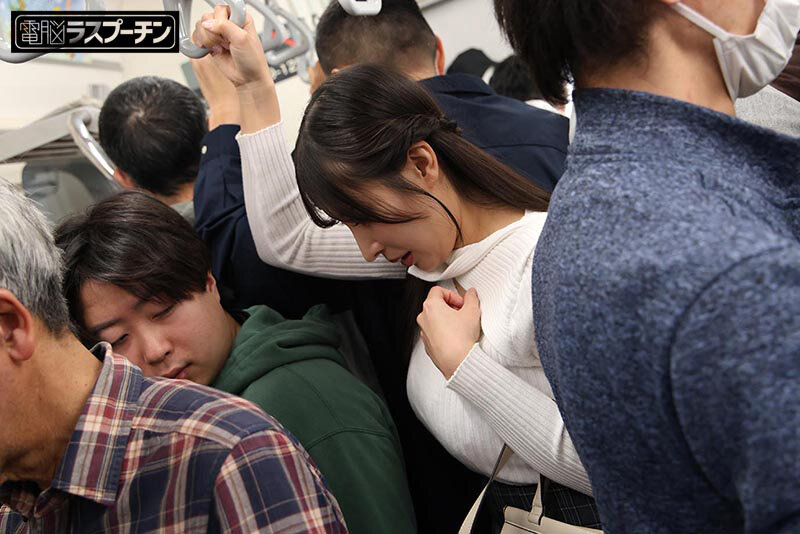 満員電車で吊り革にぶら下げられ両乳首同時開発のすえ無念の発情してしまった巨乳美女6 広瀬美結 サンプル 3