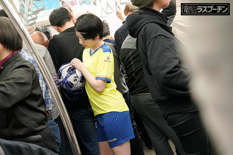 満員電車で見つけたボーイッシュサッカー女子のクリトリスを長時間いじりで肥大化開発 新田好実 サンプル 14