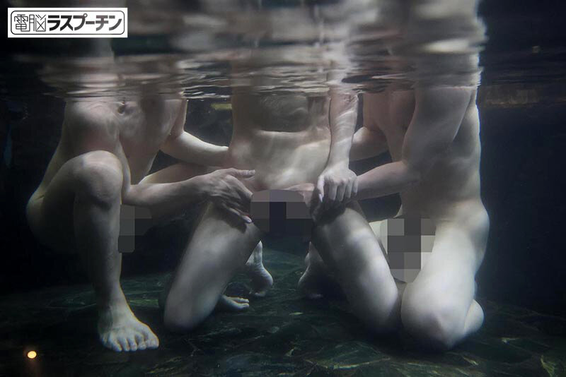 「え、ここ女湯だよ！？」母親に連れられてきた悪ガキ達に湯船の中で何度もイカされる爆乳叔母 芦名ほのか サンプル 7