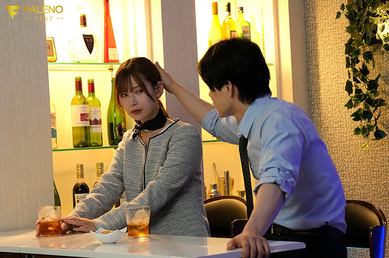 膝をつくのは私。飼い主は新入社員。支配されたい欲望を暴かれた女社長がプライドを捨てる絶頂愛玩セックス堕ち 明里つむぎ サンプル 2