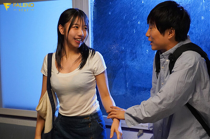 ゲリラ豪雨から逃げるために同級生男女が忍び込んだ夜の校舎でふたりぼっち…濡れ透けた身体を温め合ううちに絡み合う 浜辺やよい サンプル 1
