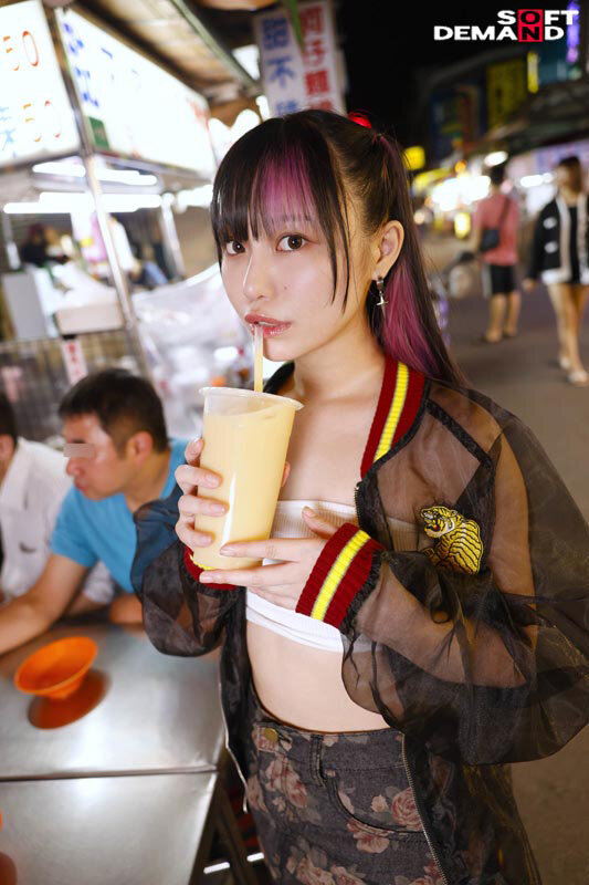 台湾メスガキインフルエンサー 齋齋いつき 中出し解禁。日本のオジに囲まれ8P超乱交。 サンプル 2
