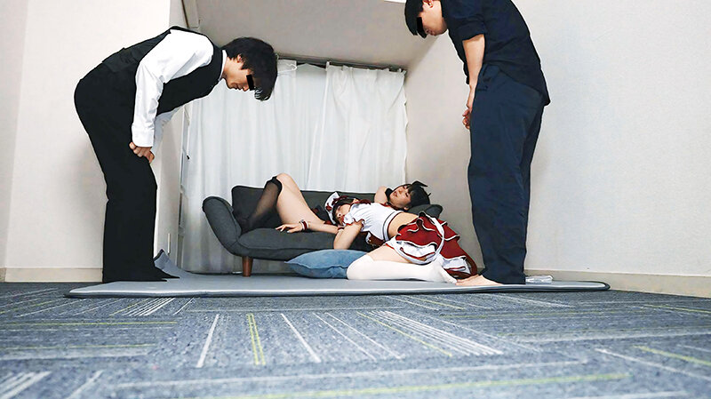 コンカフェ店長とグルで仕込んだ一夜！海外サプリのカクテルでエロ堕ちした地雷系女子店員たちとハメ狂うキメセクパーティ サンプル 6
