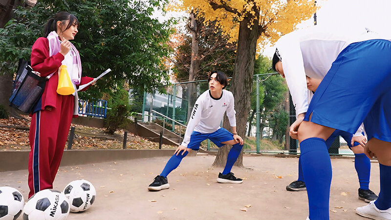 サッカー部の女子マネージャーは憧れの先輩のレギュラー獲得のために顧問教師の性処理をしています 幸村泉希 サンプル 3