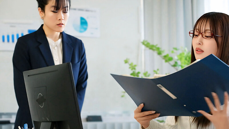 パワハラ女上司の裏の顔～部下に強くあたり散らし、人格否定までする裏で社長の前では従順な玩具だった～ 葉月まゆ サンプル 2