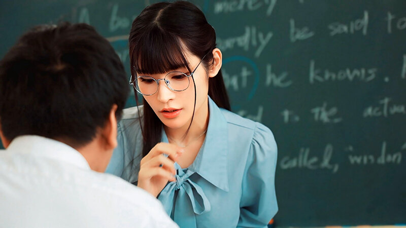 高嶺の花だと思っていたさくらせんせいは…実はおチ〇ポ調●が趣味のド変態だった！誰かが近くにいる状況で密着囁き罵倒で男の反応を楽しみチ〇ポがバカになるくらい何回も射精させて弄ぶ！ 胡桃さくら サンプル 1