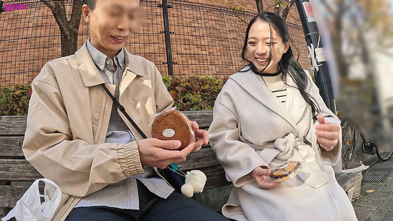 結婚して20年、平凡な生活を送る主婦。最近、年齢を重ねるごとに心が冷めていくのを感じる…もう一度だけ10代の頃のようにキスしただけでドキドキする燃えるようなSEXがしたい。一日限定彼氏と最初で最後の不貞中出しSEX まこさん（42歳） 台東区在住 子供:息子（18歳） サンプル 1