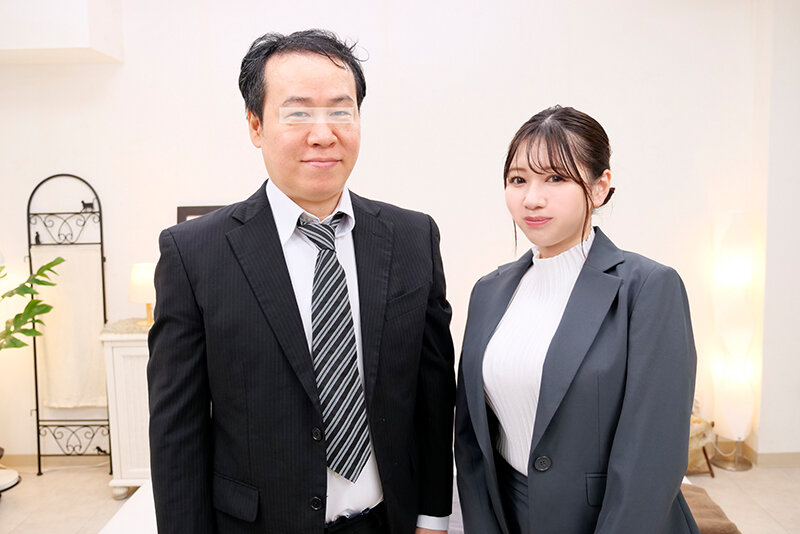会社の同僚男女が仕事の合間に密着オイルエステでヌルヌル素股に挑戦！ 小坂ひまり サンプル 1