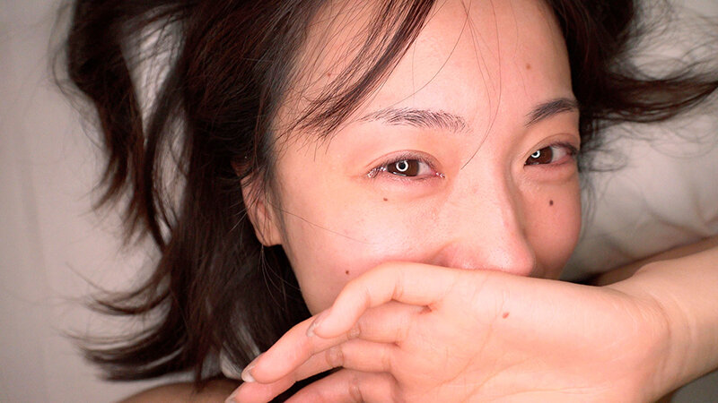 職場で知り合った美人パートの長瀬麻美さんは人生で一度も精子を飲んだことが無いみたいで、ラブホ飲みで距離感縮めてSEXしたらゴックンしてくれたので旦那が帰宅するPM22:00まで何度も精飲と中出しをした。 サンプル 19