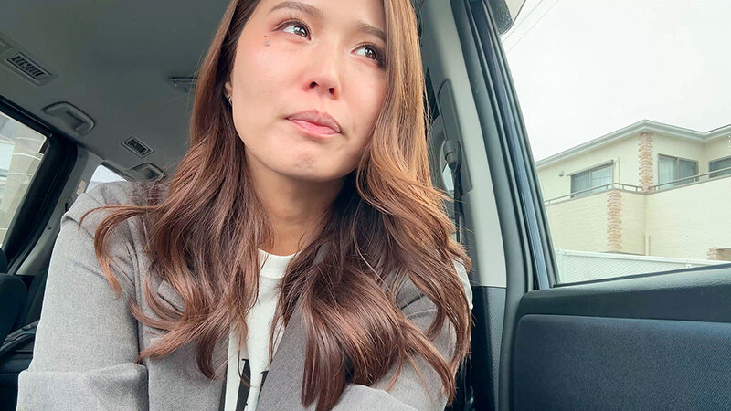 付き合って同棲していたけど別れて、ある日「荷物を受け取りたい」と3年ぶりに再会した元カノ通野未帆と久しぶりにキスをしたらもう一度だけSEXしたいと誘われ燃え上がるようなワンナイトラブをした。 サンプル 10