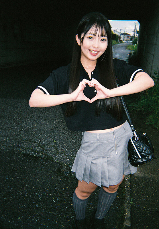 「精子が出るところも中に出されるところも感じたい…」パイパン美少女セフレ泉りおんと真正半外半中出しデート サンプル 1
