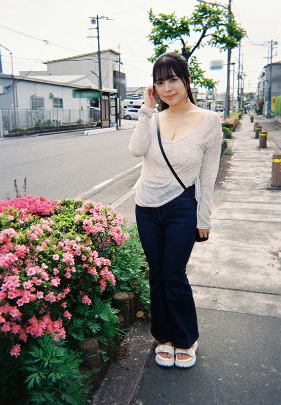 集合住宅で一番デカパイと噂の新婚さん羽月乃蒼に夫婦生活の相談をされ不意な車内キスで火がつきラブホに入ると優しいパイズリと生ハメSEXで何度も射精してしまった サンプル 1