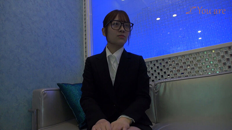 会社では目立たないように眼鏡をかけてるがパパ活をする働く女！ハメ撮りで何度もイキまくり終わらないピストンに「だめ！今イッた！」眼鏡に顔射！ 南乃そら サンプル 1