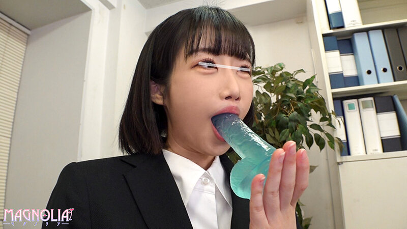 『大手企業の内定が目標の就活女子大生限定！ チ〇ポを咥えながらジョボジュボ面接トレーニング！』スタイル抜群な清楚JDが喉奥チン凸されまくる！お口とスーツを精子まみれにされながらデカチン生ハメに即堕ち連続ガチ絶頂！！！【街角素人モニタリング♯みお…蓮実ちせ サンプル 2