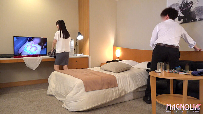 『出張先のホテルで憧れの女先輩とまさかの相部屋宿泊！次々に巻き起こるエッチなハプニングにどこまで発展してしまうのか！？』優しいキレかわ先輩と勢いでイチャラブSEX☆途中でゴムを外して快楽に溺れながら互いに腰を振りまくる♪【街角素人モニタリング♯… 月乃ことね サンプル 4