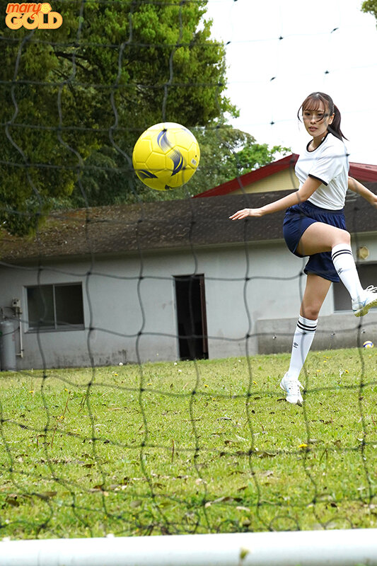 インターハイ常連の強豪校出身！引き締まった下半身に無尽蔵な絶倫性欲の女子サッカー部員AVデビュー 咲良なこ サンプル 1