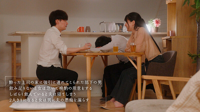 夫が近くで寝てるからコッソリとトロけるまで耳をチンポみたいに舐める‘ミミラチオ’で聴覚から発情させる美人妻 宮西ひかる サンプル 2