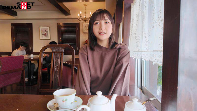 【父親公認 実家で初撮り】元テレビマンの父と二人三脚AV出演 おじ好き オナニー週5 イラマも応じるピュアっ娘 竹内咲奈 18歳 サンプル 2