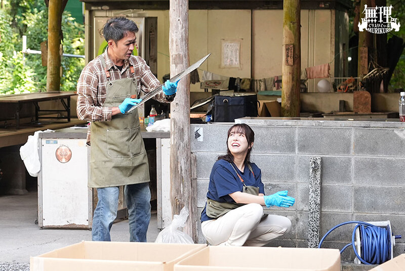下着！半裸！そして全裸…バイト着を一枚ずつ剥ぎ取り凌●！退勤まで羞恥勤務を強要 して巨乳キャンプスタッフを完全ドM化 サンプル 3