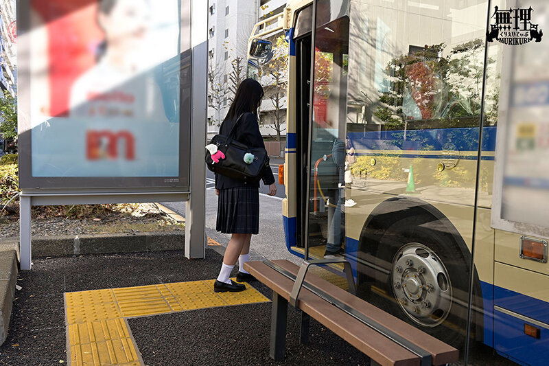 大量ぶっかけ路上凌● 痴●バスに計画乗車させられた美顔J〇が精液ぐちゃドロ羞恥下校 サンプル 3