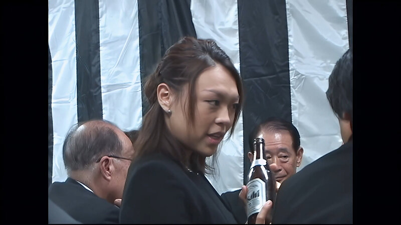 【AIリマスター】葬儀場で誘惑にのってしまった不謹慎な喪服美女 サンプル 15