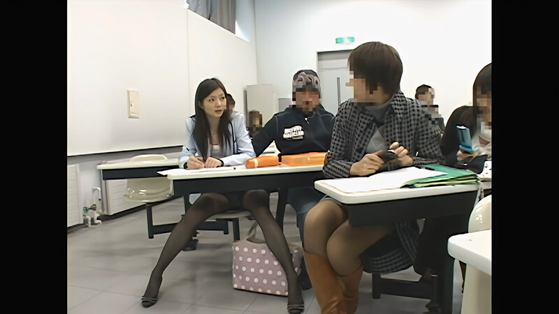 【AIリマスター】大学の授業中に痴●され声も出せず絶頂する女子大生 サンプル 6