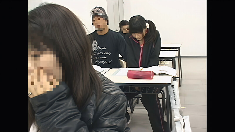 【AIリマスター】大学の授業中に痴●され声も出せず絶頂する女子大生 サンプル 12