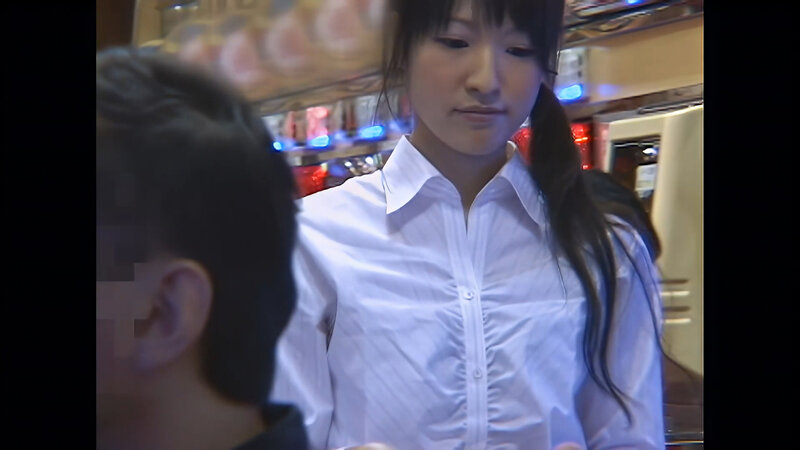 【AIリマスター】パチンコ店で助けを求めても気づかれずイカされた敏感コーヒーレディ サンプル 14