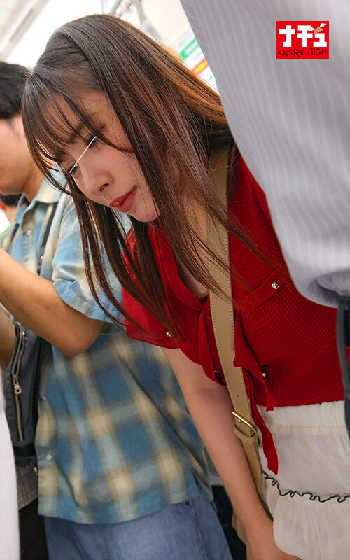 彼氏の横で粘着クリいじりされ声も出せず隠しエロ顔しまくる女2 サンプル 4