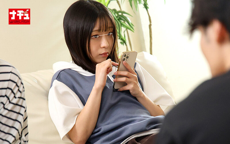 無口な嫁の妹は部屋を覗く俺と目が合っても知らぬ顔で布団に入り寝たふりしながら中出しさせてくれるんです。 サンプル 16