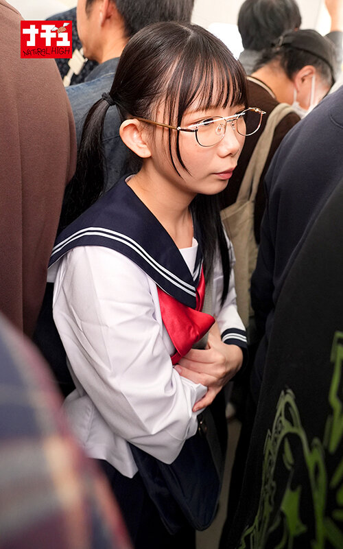 満員電車でJ系パンティにチ〇ポを滑り込ませマン肉擦りつけ射精では終わらず精子まみれのチ〇ポを挿入中出し サンプル 15