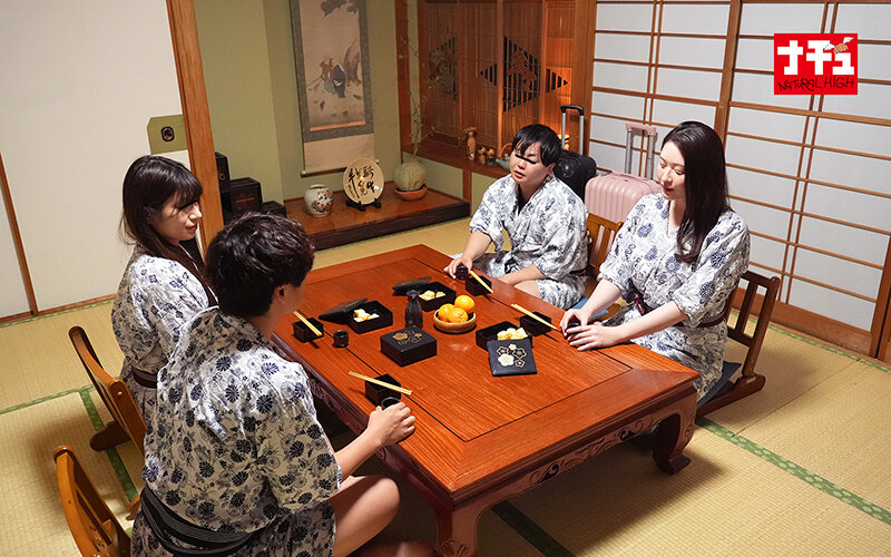 布団の中の密着ピストンでねっとり膣奥を突かれ夫に声をかけられずイキ堕ちた敏感妻は何度も絶頂を求める5 サンプル 9
