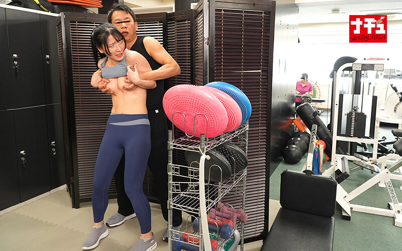 力ずくで挿れられたリモバイが抜き取れず痙攣ガニ股ザコまん化 トレーニング中にしつこく絡んでくるウザ男に狙われた敏感女 サンプル 4