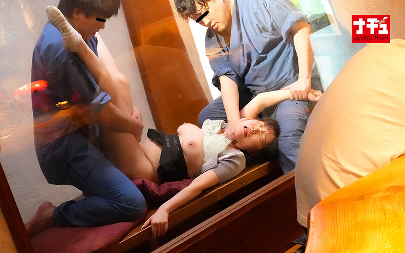 居酒屋串刺し理解らせ。 個室でイチャつく巨乳女を潰れた彼氏の前で代わる代わる連続中出し サンプル 10