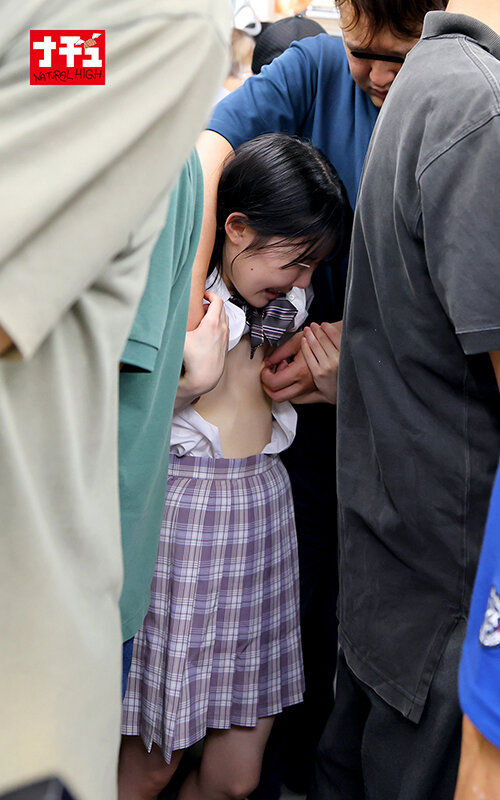 連射電車2 ちっちゃい女の子を独占して精子が尽きるまで何発も射精したい 推定145cm ムチペタ娘 サンプル 5
