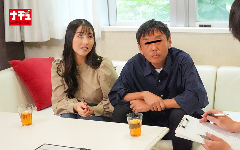 夫がいるのに平然と寝バックでハメたままマッサージされるスローな刺激でイってしまった欲求不満妻は中出しを拒めない アラフォー淫乱妻 サンプル 2