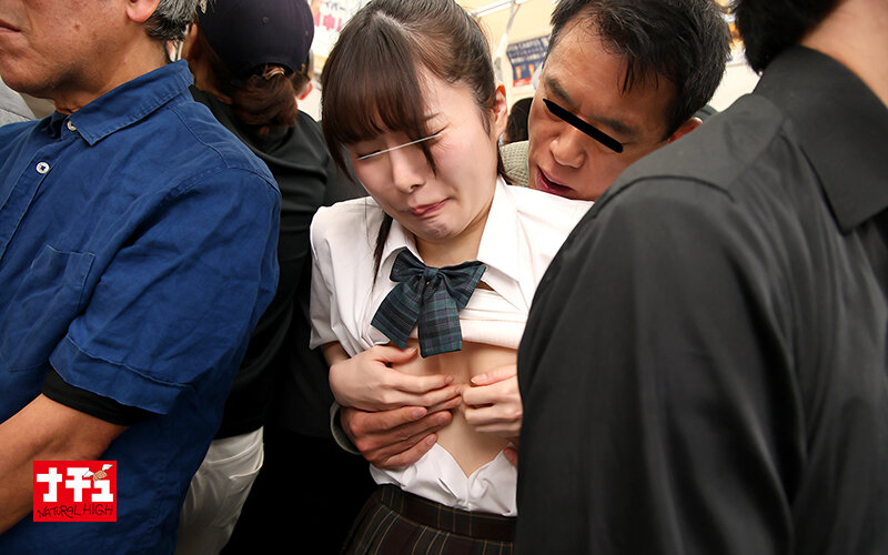 頑なに乳首を隠す女◎◎生の両手が感じてノーガードになるまでオイル揉みしまくれ！ 推定Cカップ細身娘 サンプル 3