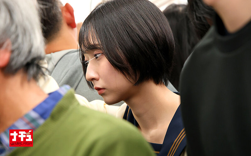 巨乳少女羞恥電車4 発育した胸を変態性癖で汚しまくれ！ 玩具イカサレ素朴娘 サンプル 2