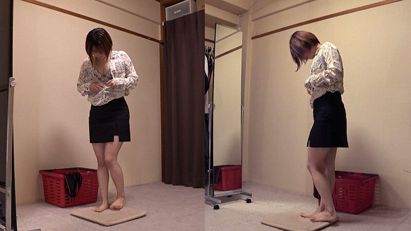 豊岡さつき 濡れてテカってピッタリ密着 神競泳水着 可愛い女子の競泳水着姿をじっとりと堪能！着替え撮影から始まり貧乳から巨乳にパイパン、ハミ毛、ジョリワキ等のフェチ接写やローションソーププレイや競泳水着ぶっかけ等を完全着衣で楽しむAV サンプル 1