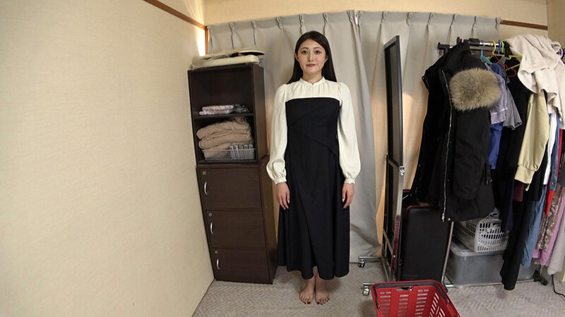 【AV女優前夜 足立美緒】初流出！？デビュー前の極秘カメラテスト。演技も知らぬ無垢な姿で言いなりになったリアルな初本番。恥のクリ剥き自己紹介をさせられたド緊張の素人時代にみせる処女作超えの初物ファック。AVメーカー社長の私物映像を大公開 サンプル 1