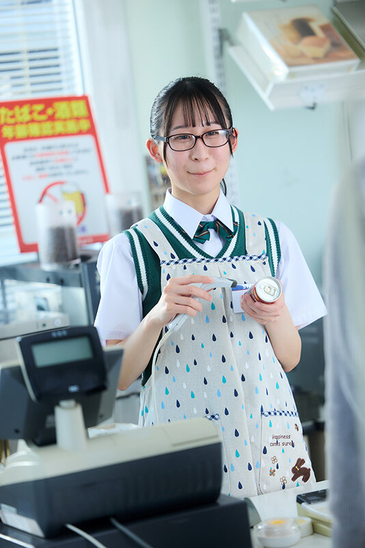 街で見かけるあの子にこっそり精子飲ませたかったんだ…クロワッサン、ケーキ、プリン、ドリンクに特製ホワイトシロップを添えて…そして最後は、たぎる精液を生飲みさせるのが私たちの使命。 サンプル 2