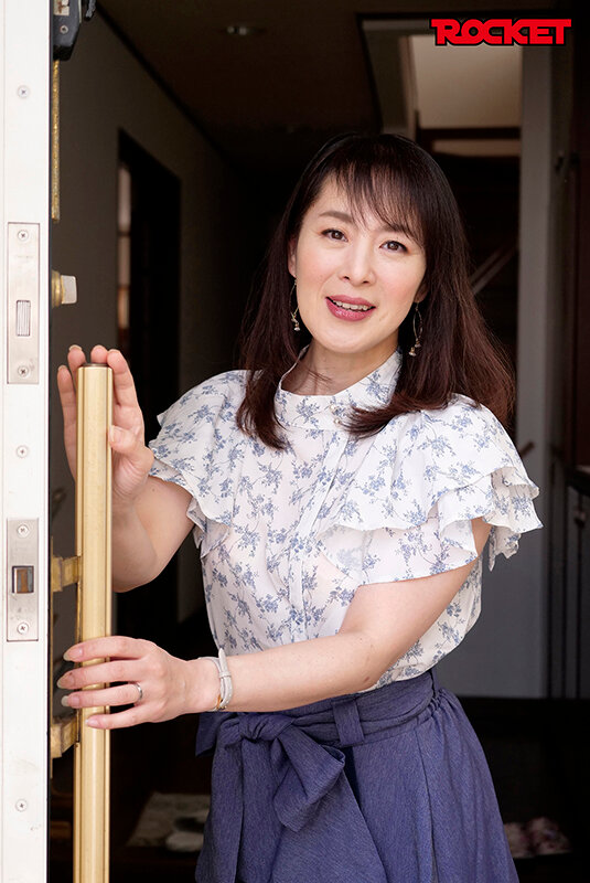 AVで息子とヤッちゃったアノ美人ママの自宅を14年ぶりに訪問 美人ママ相川さんのシン近親相姦生活2026 サンプル 1